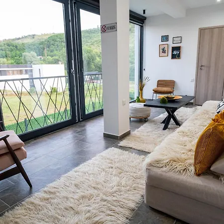 Luxe House Lara