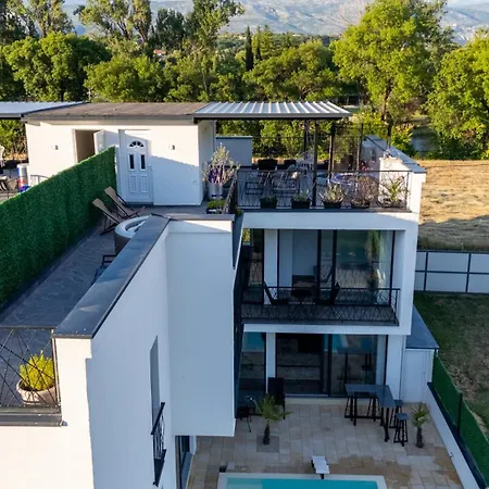 Luxe House Lara