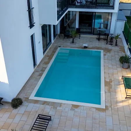 Luxe House Lara